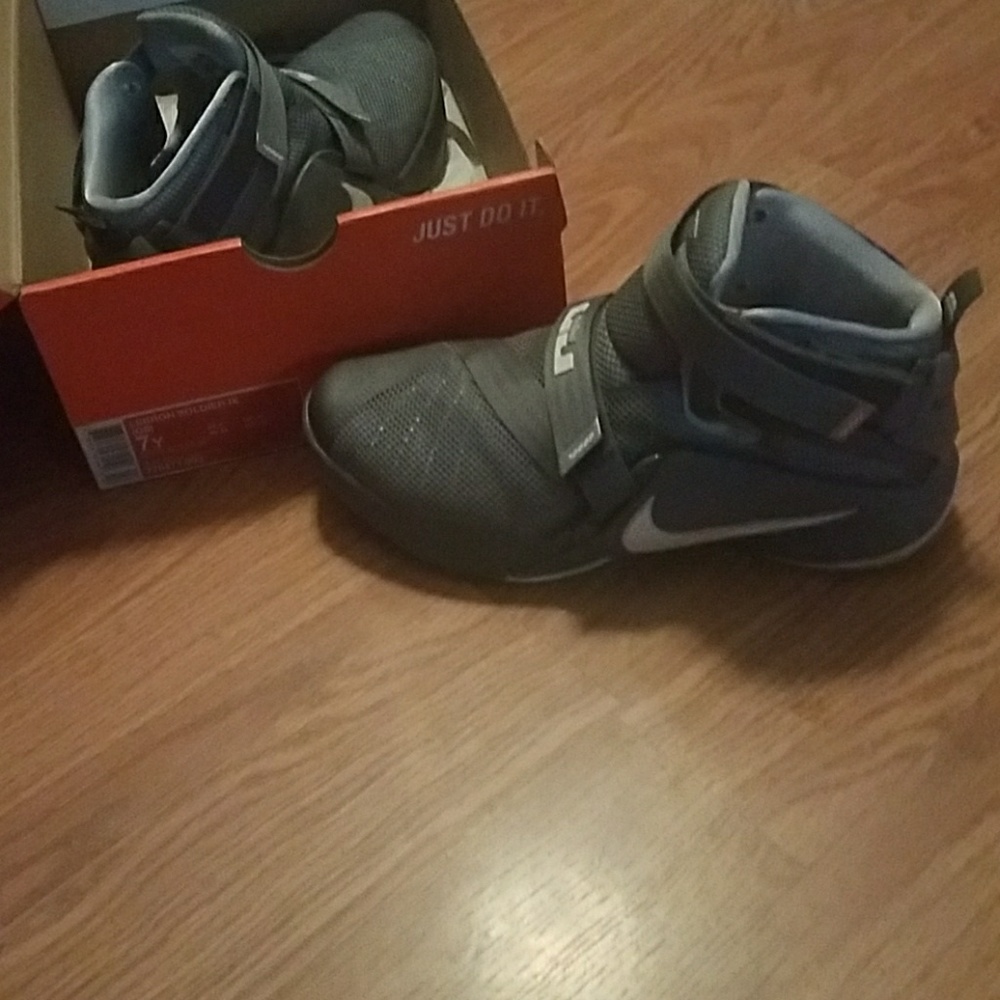Nike LeBron Soldier IX